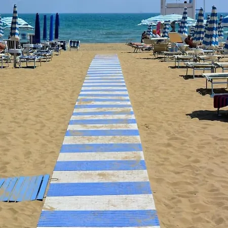 Renoviertes Reihenhaus Am Radweg In Lignano 度假居 Bevazzana